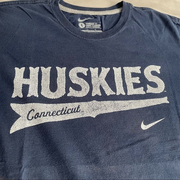 uconn nike shirt
